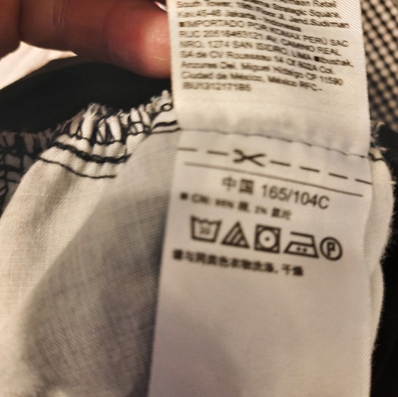 Old Navy Black Maternity Shorts Size 12 - Picture 9 of 9